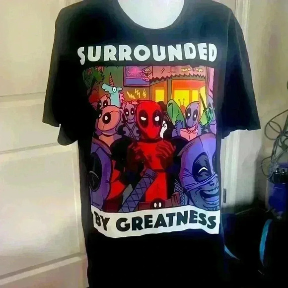 Marvel Comics Deadpool Surrounded by Greatness XL black graphic tee - Picture 1 of 5